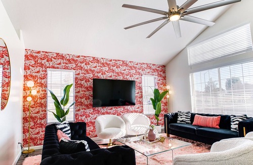Country Meadows House | Heated Pool. Stadiums- Putting Green- Sparkling Pool