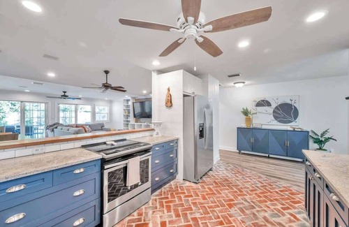 On Top of The World House | Heated Pool, Stylish Home | Grand Cypress Retreat