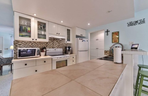 Beau Rivage Shores House | Heated pool, Very Kid and Dog Friendly & steps to the beach