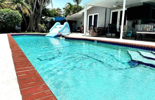 Cutler Bay Villa | heated pool village Boat Parking WiFi BBQ family getaway