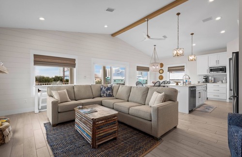 Gulf Shores House | HEATED Private Pool 🌴NEW HOUSE☀️Beach Across Street☀️Entertainment Area Outdoor TV