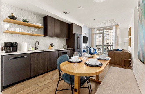 East Cesar Chavez Condo | ~Heated Rooftop Pool~ 30th Floor Balcony DT View