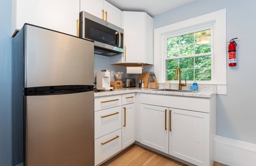 Old Orchard Beach Condo | Heated Saltwater Pool Short Walk to Beach Pier 9