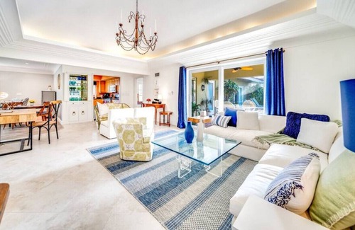 Lighthouse Point House | Heated SaltWater Pool! Ping Pong! Euro Style+Close To Beach!