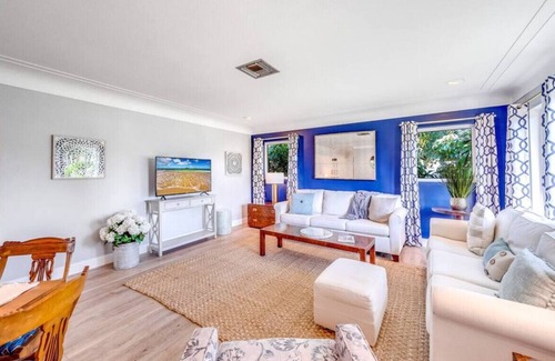 Lighthouse Point House | Heated SaltWater Pool! Ping Pong! Euro Style+Close To Beach!