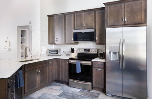 Palm Harbor House | Heated Saltwater Pool, Sauna and Billiards