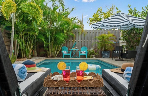 Bradenton House | Heated saltwater pool, Sleeps 14, Grill,15 to AMI.