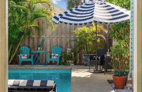 Bradenton House | Heated saltwater pool, Sleeps 14, Grill,15 to AMI.