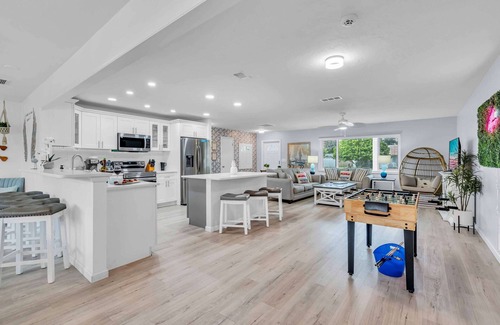 Bradenton House | Heated Saltwater Pool – Hot Tub - 3 King Beds - Fire Pit - Arcade Games, Near AMI & IMG