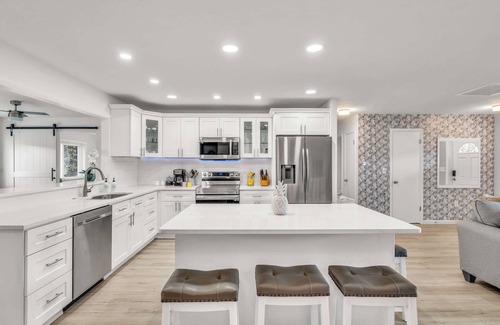 Bradenton House | Heated Saltwater Pool – Hot Tub - 3 King Beds - Fire Pit - Arcade Games, Near AMI & IMG