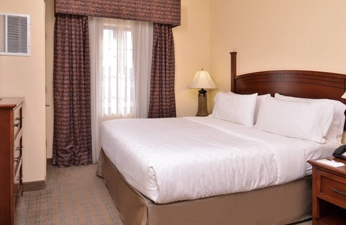 Central Oklahoma City Condo | Heated Saltwater Pool + Hot Tub | 24 Hour Fitness Center + Free Breakfast