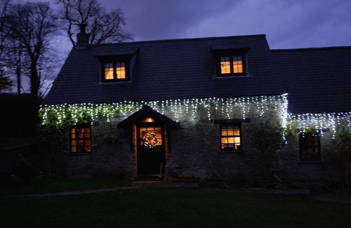 Boncath Cottage | Heather Cottage - a chocolate box two bedroom cottage with lovely view over the front lawns and exce