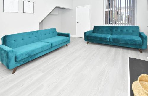 Crewe Apartment | Heathfield House by YourStays - Four Bedroom House in Crewe