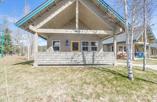 Sandpoint House | Heaven Sent - Courtyard Beach Bungalow