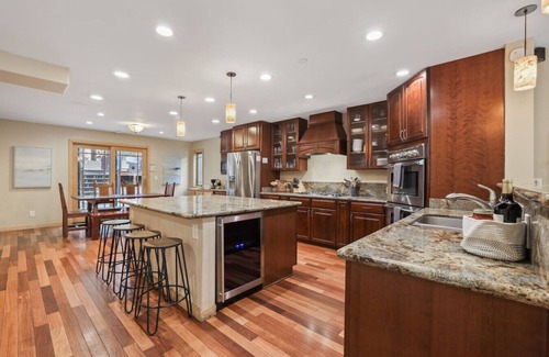 Lower Kingsbury House | Heavenly Haven | Games, Hot Tub, BBQ | Sleeps 10