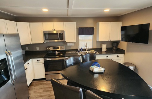 Big Creek Boat Rental | Heavenly Hideaway Floating Cabin with a *HOT TUB* Norris Lake, Whitman Hollow
