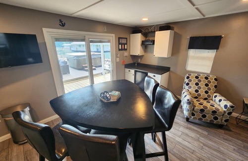 Big Creek Boat Rental | Heavenly Hideaway Floating Cabin with a *HOT TUB* Norris Lake, Whitman Hollow