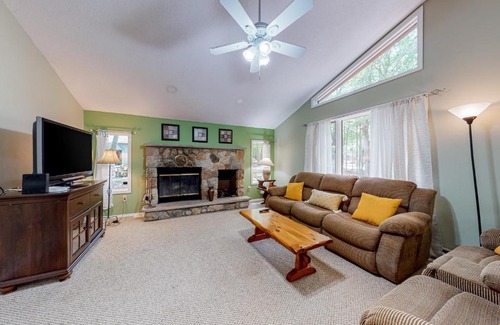 Albrightsville House | Heavenly Hideaway