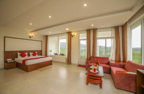 Kotagiri Bed & Breakfast | Heavenly Hills | Hill View Resort | 4 Bedroom | Attached Living and Balcony