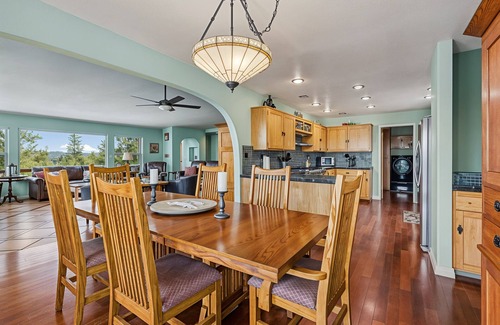 Groveland House | Heavenly Hilltop - 3-Level Home with Game Room by Yosemite Region Resorts