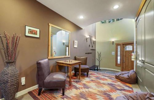 Tahoe Village House | Heavenly Mountain Chalet - Skiing Pets Hot tub