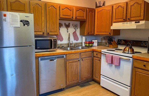 Chalet Village Cabin | Heavenly View | Hot Tub Game Room Pet-Friendly