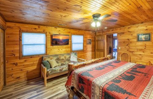 Gatlinburg - Pigeon Forge Ski Chalet | Heavenly View, Hot Tub, 3 King Beds, Pool Table
