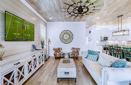 Miramar Beach House | Heavenly Waves: Free golf cart, Walk to beach, Heated pool, Game room, Bunk Room