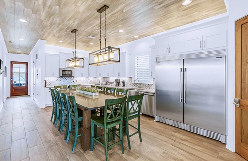 Miramar Beach House | Heavenly Waves: Free golf cart, Walk to beach, Heated pool, Game room, Bunk Room