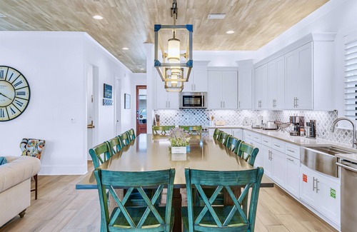 Miramar Beach House | Heavenly Waves: Free golf cart, Walk to beach, Heated pool, Game room, Bunk Room