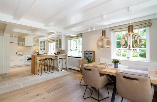 Keitum Apartment | Heckenrose - Typisches Friesenhaus Unter Reet