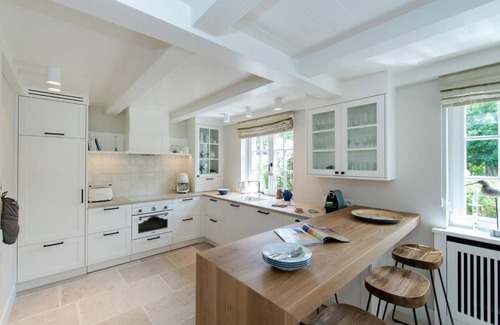 Keitum Apartment | Heckenrose - Typisches Friesenhaus Unter Reet