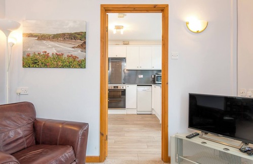 Little Haven House | Heddfan Cottage, Holiday Home Little Haven, Sleeps 4, 2 bedrooms, bathrooms