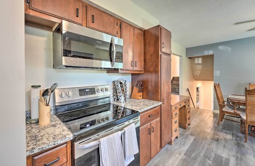 Granger House | 'Hedge House': Just 4 miles to Notre Dame!