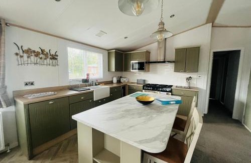 Malton House | Hedgerow Lodge with Hot Tub