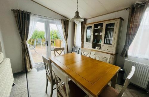 Malton House | Hedgerow Lodge with Hot Tub