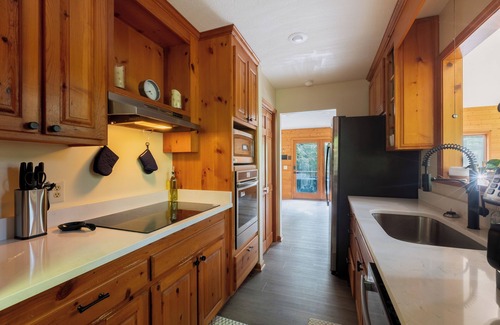 Helen Cabin | Helen Retreat: 2 Cabins Firepit Grills Easy Parking