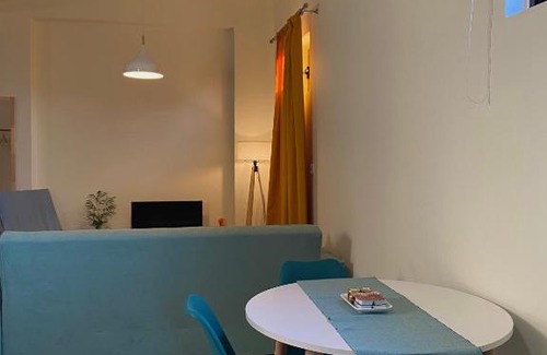 Kropia Apartment | Helen's cozy studio (close to the airport)