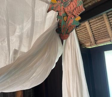 Lodtunduh Ski Chalet | Heliconia, at T house kaja