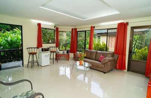 Las Horquetas Bed & Breakfast | Heliconia Island
