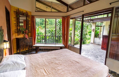 Las Horquetas Bed & Breakfast | Heliconia Island