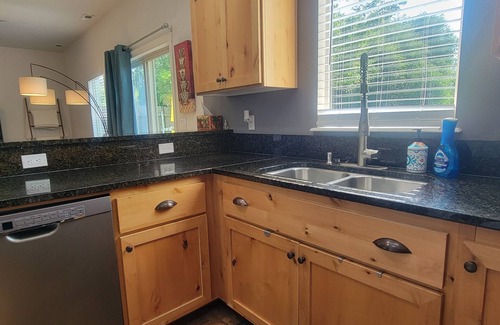 Boise Bench House | Hello Boise! Charming 3-bedroom townhome 5 min from downtown Boise & Boise State
