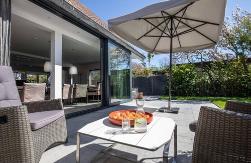 Domburg House | Hello Zeeland - Villa Jhr. de Casembrootplein 23