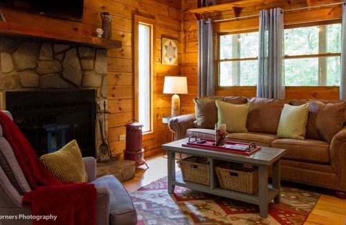 Maggie Valley Cabin | Hemlock Hideaway - Real Log Cabin in the Woods - Maggie Valley, NC