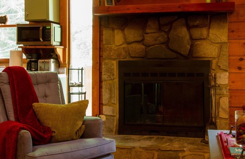 Maggie Valley Cabin | Hemlock Hideaway - Real Log Cabin in the Woods - Maggie Valley, NC
