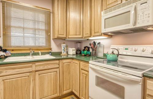 Gatlinburg - Pigeon Forge House | Hemlock Hollow, Pool Access, FREE tickets each paid day, WIFI!