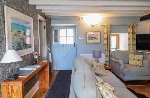 Fairbourne House | Hen Bopty
