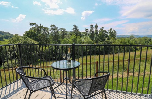 Rhayader Cottage | HEN'S HIDEAWAY, pet friendly, with hot tub in Rhayader