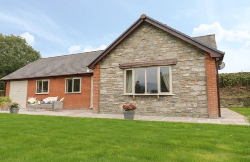 Pennant Melangell House | Hendre