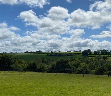 Clydey House | Hendre Glamping- Caravan Bryngwyn